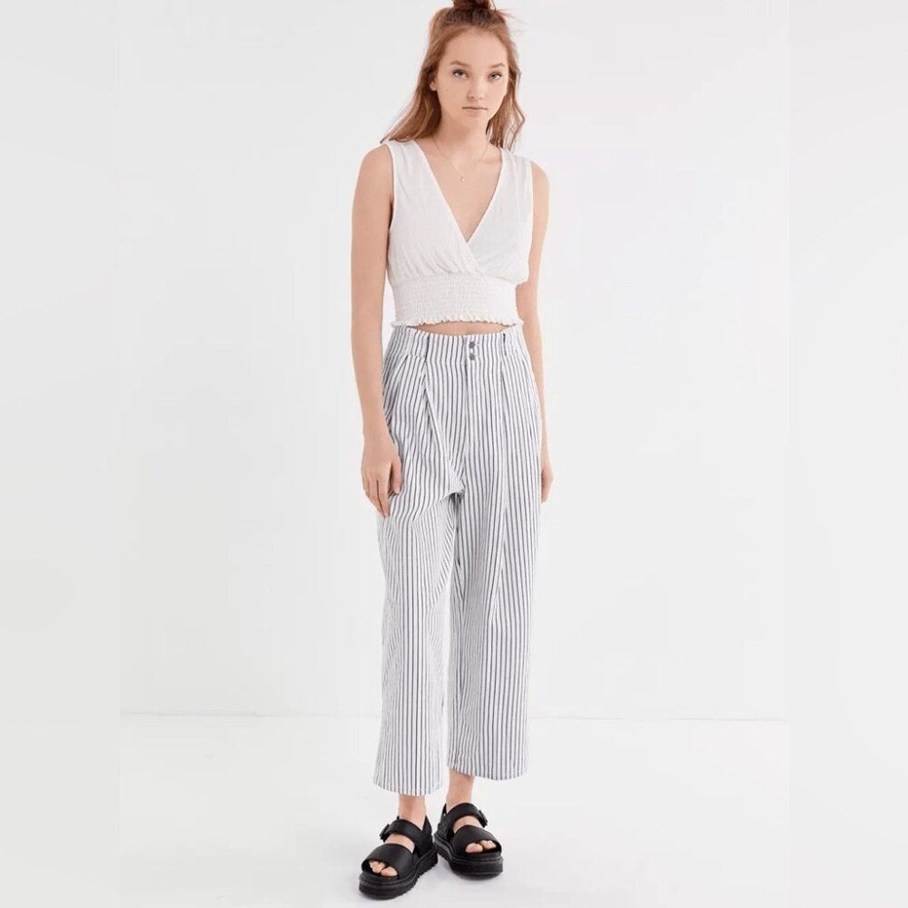 Urban Outfitters Mack Pleated High Waisted Trouser Crop Pants Womens US 8